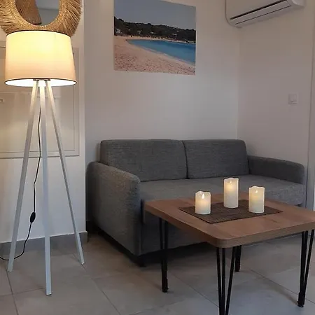 T2 En Corse Dans Avec Piscines Proche De Porto Vecchio *