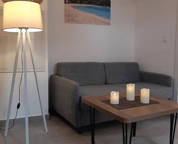 T2 En Corse Dans Avec Piscines Proche De Porto Vecchio *