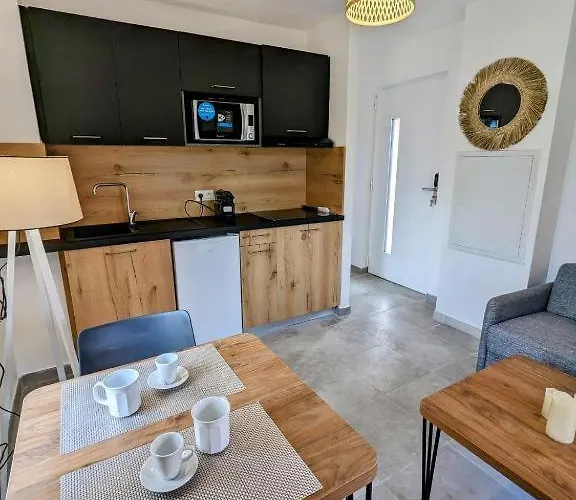 T2 En Corse Dans Avec Piscines Proche De Porto Vecchio *